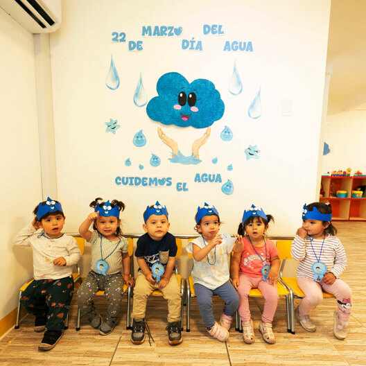 niños cantando